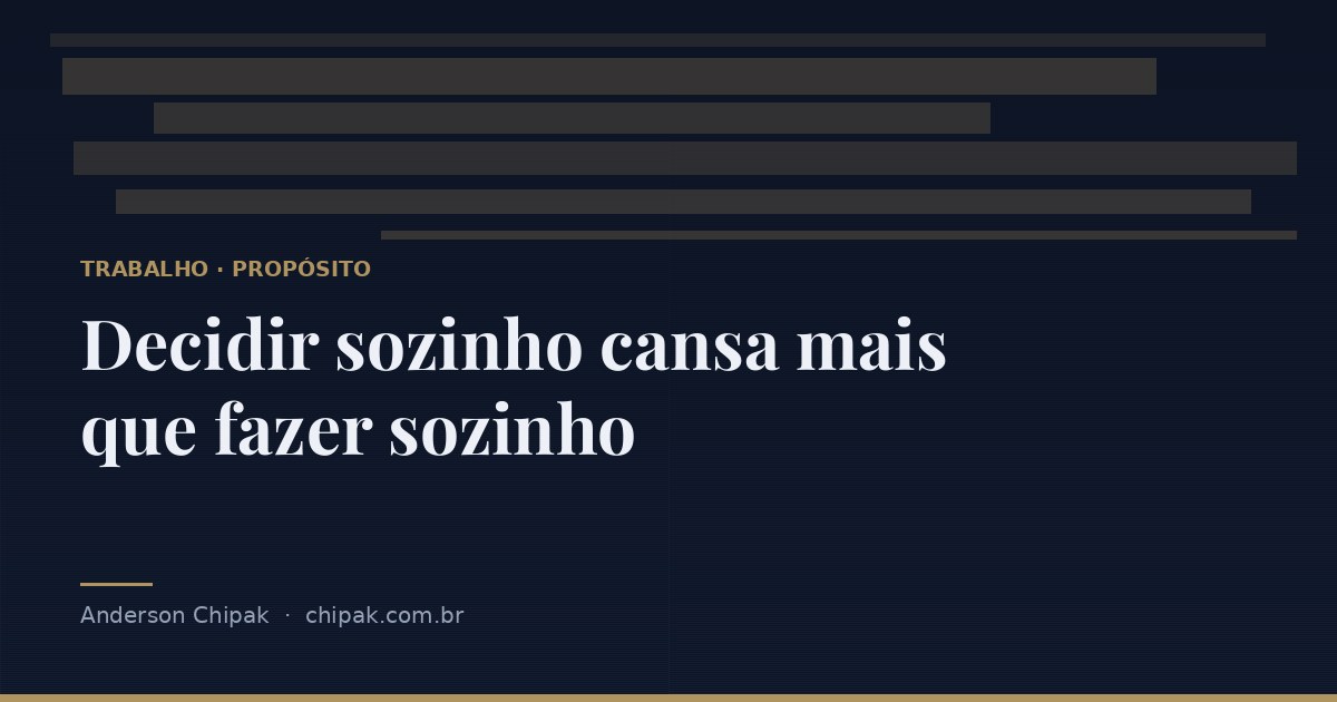 Capa do artigo “Decidir sozinho cansa mais que fazer sozinho”, com o título sobre fundo escuro e grafismo geométrico